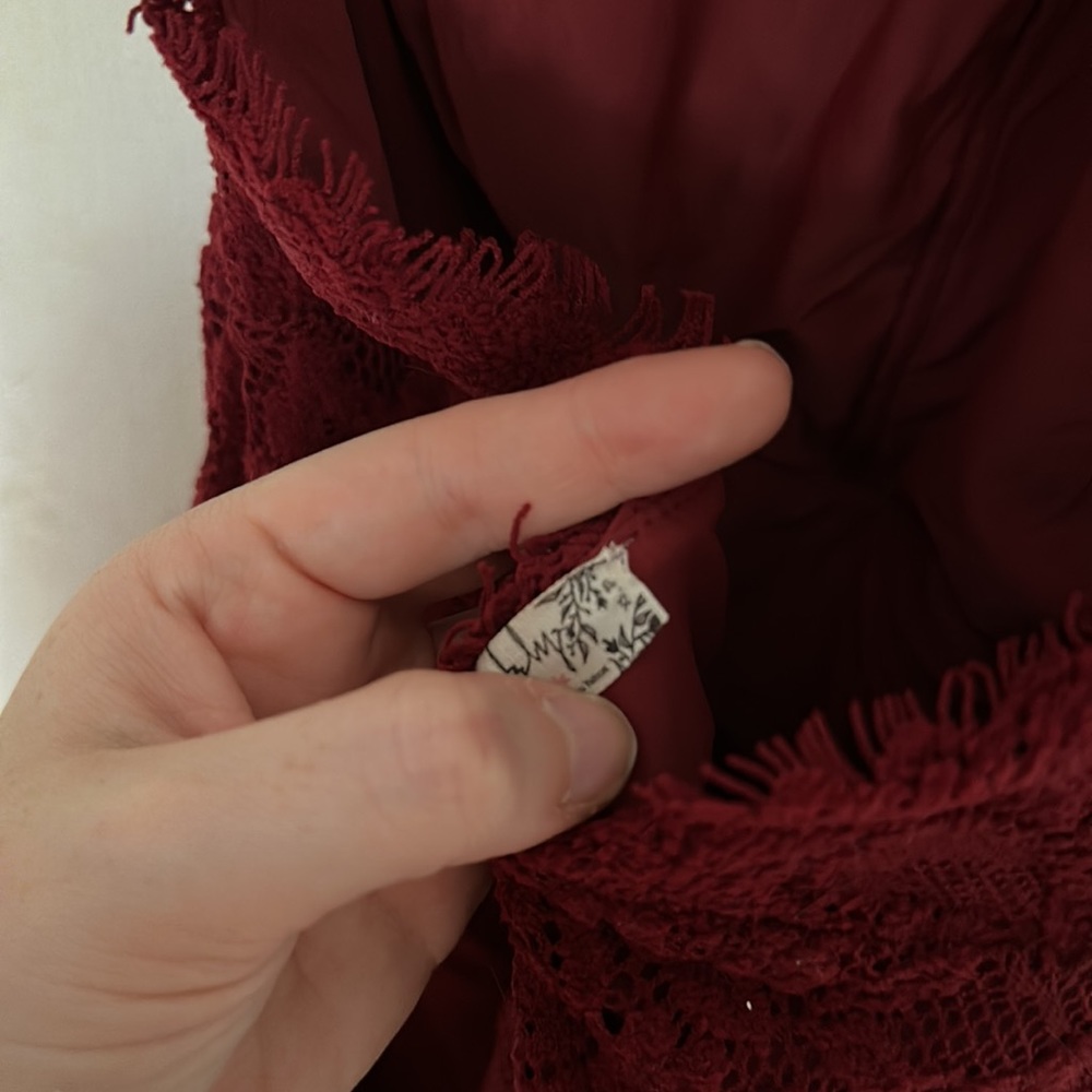 Red Lace Mini - Picture 6 of 9